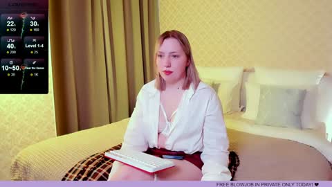Snapshot of jenny__luv chatting on 12/07/24, 08:00 Jenny online show from 12/07/24, 08:00