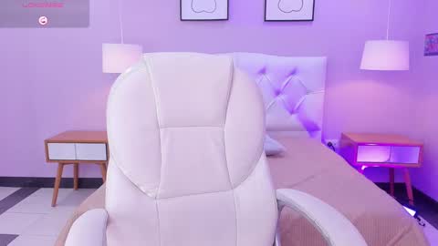 Snapshot of jenny_golden1 chatting on 02/07/25, 02:37 Jenny online show from 02/07/25, 02:37