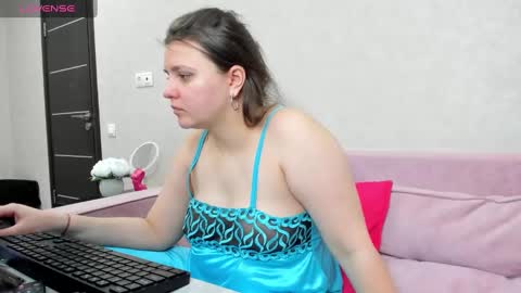 Snapshot of jenny_jimmy chatting on 02/25/25, 04:46 Jenny online show from 02/25/25, 04:46