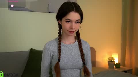 Snapshot of jenny_lylu chatting on 01/10/25, 01:21 Ori online show from 01/10/25, 01:21