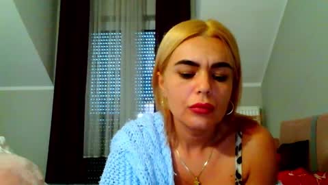 Snapshot of jenny_play1 chatting on 12/12/24, 11:18 Jenny online show from 12/12/24, 11:18