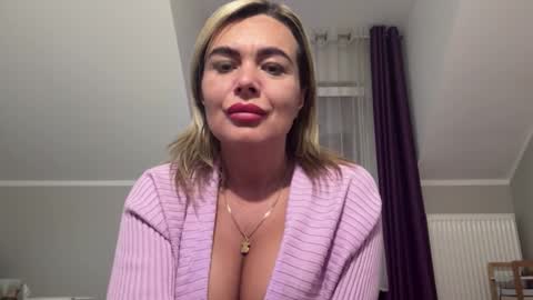 Snapshot of jenny_play1 chatting on 09/25/25, 07:12 Jenny online show from 09/25/25, 07:12