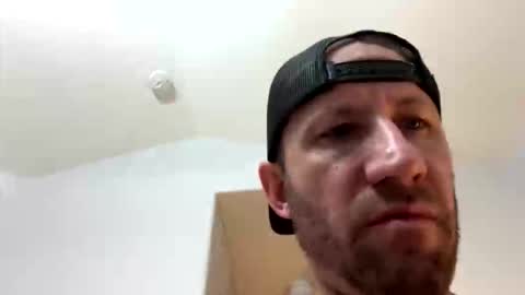 Snapshot of jer19852 chatting on 10/27/25, 10:25 jer19852 online show from 10/27/25, 10:25