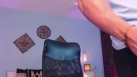 Snapshot of jeremylowe chatting on 01/21/25, 01:11 Jeremy Lowe online show from 01/21/25, 01:11