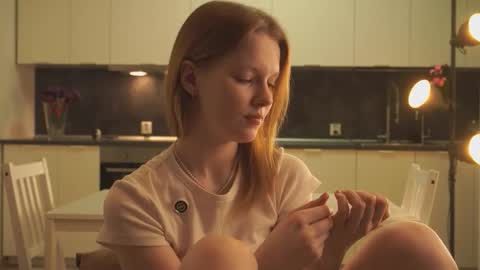 Snapshot of jerrybenear chatting on 10/21/25, 03:24 Molly online show from 10/21/25, 03:24