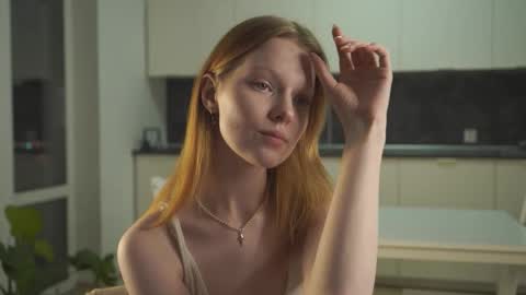 Snapshot of jerrybenear chatting on 10/27/25, 04:22 Molly online show from 10/27/25, 04:22