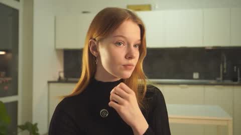 Snapshot of jerrybenear chatting on 10/31/25, 03:13 Molly online show from 10/31/25, 03:13