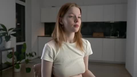 Snapshot of jerrybenear chatting on 11/16/25, 03:06 Molly online show from 11/16/25, 03:06