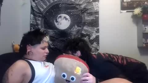 Snapshot of jessandpup chatting on 09/22/25, 01:29 Jess and Pup online show from 09/22/25, 01:29
