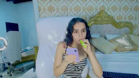 jessb_ online show from 10/20/25, 07:03