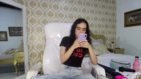 jessb_ online show from 11/11/25, 06:41