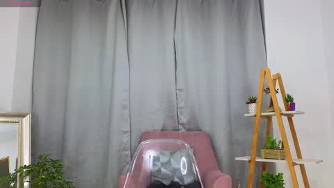 Snapshot of jessey_adams chatting on 12/17/24, 11:49 bella adams online show from 12/17/24, 11:49