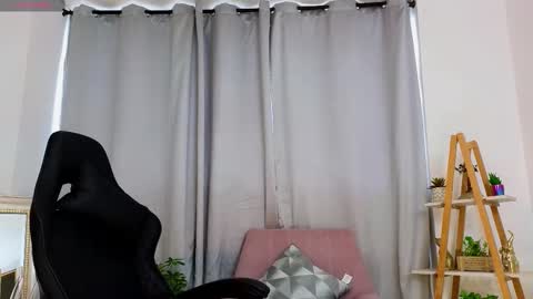 Snapshot of jessey_adams chatting on 02/21/25, 03:10 bella adams online show from 02/21/25, 03:10