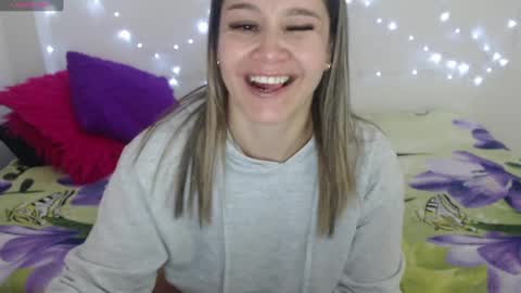 Snapshot of jessi_robertss chatting on 12/05/24, 06:00 jessica online show from 12/05/24, 06:00