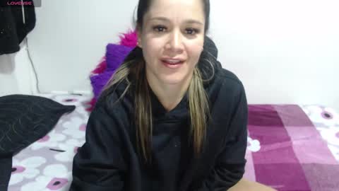 Snapshot of jessi_robertss chatting on 02/14/25, 12:51 jessica online show from 02/14/25, 12:51