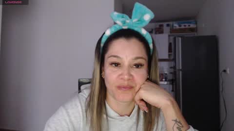 Snapshot of jessi_robertss chatting on 02/25/25, 11:00 jessica online show from 02/25/25, 11:00
