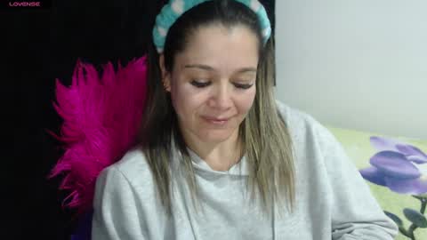 Snapshot of jessi_robertss chatting on 02/26/25, 02:04 jessica online show from 02/26/25, 02:04