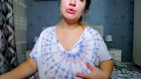 single mommy online show from 10/27/25, 11:47