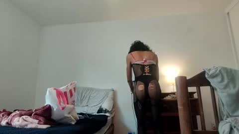 Snapshot of jessicasixnorma chatting on 10/02/25, 10:28 jessicasixnorma online show from 10/02/25, 10:28