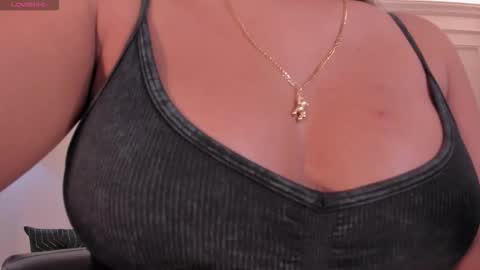 Snapshot of jessicawilliams1 chatting on 10/07/25, 05:59 JESS online show from 10/07/25, 05:59