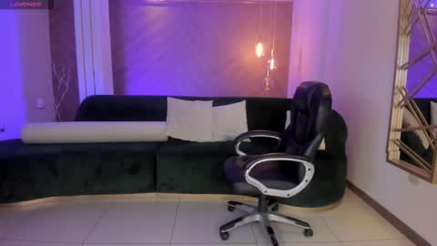 Snapshot of jessicawilliams1 chatting on 10/24/25, 09:38 JESS online show from 10/24/25, 09:38