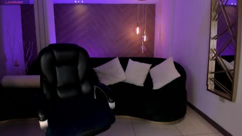 Snapshot of jessicawilliams1 chatting on 10/25/25, 09:39 JESS online show from 10/25/25, 09:39