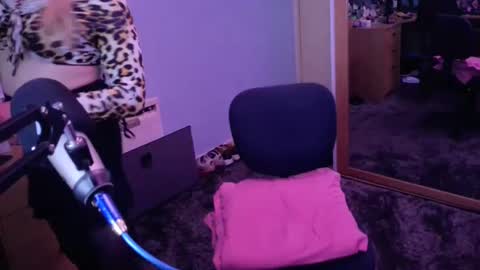 Snapshot of jessiessicaxx chatting on 12/15/24, 04:04 Jessiessicaxx online show from 12/15/24, 04:04
