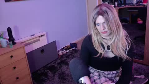 Snapshot of jessiessicaxx chatting on 12/20/24, 10:11 Jessiessicaxx online show from 12/20/24, 10:11