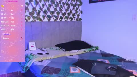 Snapshot of jessika_rabbits chatting on 10/15/25, 01:39 JESS online show from 10/15/25, 01:39