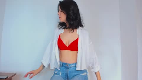 Snapshot of jesssxyx chatting on 12/19/24, 10:34 im doing any u want just ask me online show from 12/19/24, 10:34