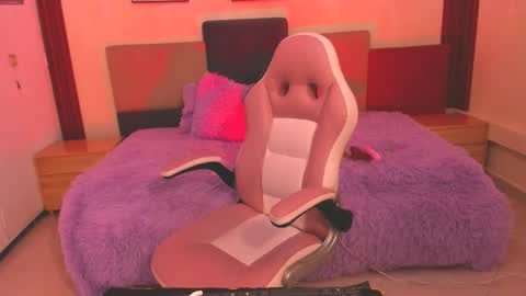 Snapshot of jessy_skinny_ chatting on 09/15/25, 02:33 Jessy online show from 09/15/25, 02:33