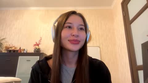 Lynn online show from 10/17/25, 07:44