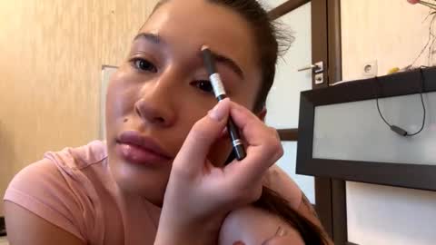 Lynn online show from 10/21/25, 07:42