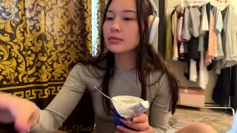 Lynn online show from 11/16/25, 07:25