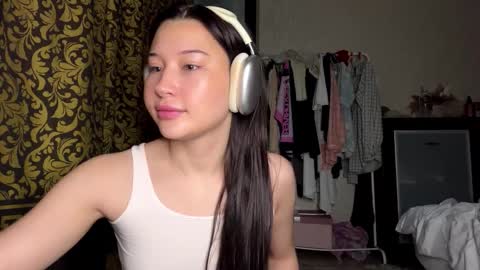 Lynn online show from 11/18/25, 06:40