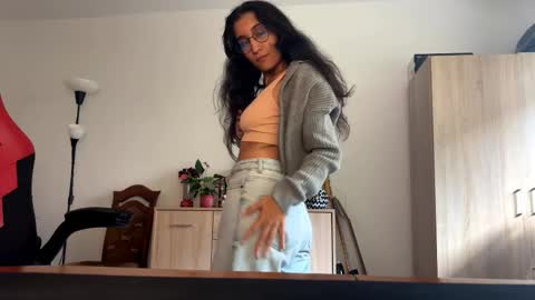 Snapshot of jettycuteeva chatting on 10/13/25, 02:50 Eva online show from 10/13/25, 02:50