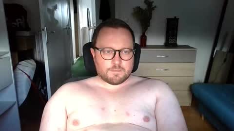 Snapshot of jeuneloup92 chatting on 09/11/25, 03:56 jeuneloup92 online show from 09/11/25, 03:56