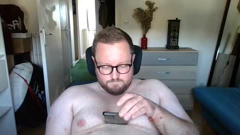 Snapshot of jeuneloup92 chatting on 09/17/25, 04:19 jeuneloup92 online show from 09/17/25, 04:19