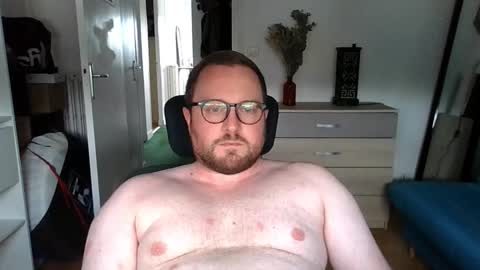 Snapshot of jeuneloup92 chatting on 09/18/25, 03:36 jeuneloup92 online show from 09/18/25, 03:36