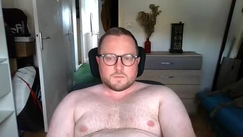 Snapshot of jeuneloup92 chatting on 09/26/25, 03:38 jeuneloup92 online show from 09/26/25, 03:38