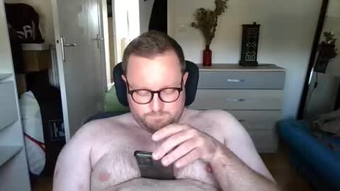 Snapshot of jeuneloup92 chatting on 10/08/25, 03:42 jeuneloup92 online show from 10/08/25, 03:42