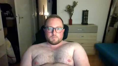 Snapshot of jeuneloup92 chatting on 10/22/25, 07:02 jeuneloup92 online show from 10/22/25, 07:02