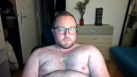 Snapshot of jeuneloup92 chatting on 10/23/25, 05:55 jeuneloup92 online show from 10/23/25, 05:55