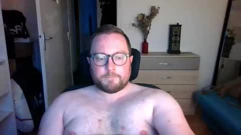 Snapshot of jeuneloup92 chatting on 11/12/25, 04:51 jeuneloup92 online show from 11/12/25, 04:51