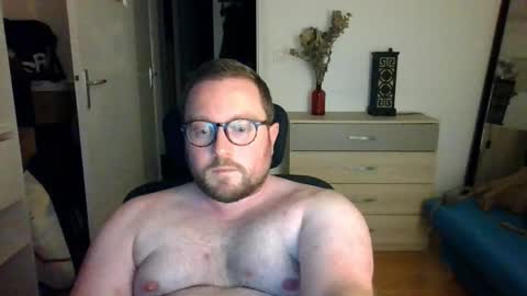 Snapshot of jeuneloup92 chatting on 11/13/25, 05:23 jeuneloup92 online show from 11/13/25, 05:23