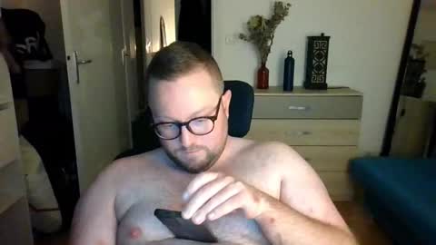 Snapshot of jeuneloup92 chatting on 11/17/25, 05:30 jeuneloup92 online show from 11/17/25, 05:30