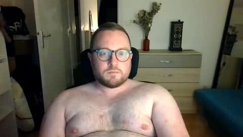 Snapshot of jeuneloup92 chatting on 11/18/25, 05:17 jeuneloup92 online show from 11/18/25, 05:17