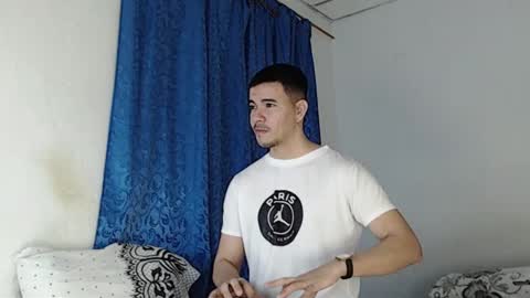 Snapshot of jeycob_happy97 chatting on 12/24/24, 10:33 Juan David online show from 12/24/24, 10:33