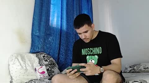Snapshot of jeycob_happy97 chatting on 12/27/24, 01:39 Juan David online show from 12/27/24, 01:39