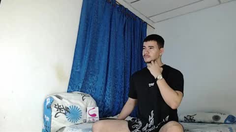Snapshot of jeycob_happy97 chatting on 01/10/25, 11:22 Juan David online show from 01/10/25, 11:22